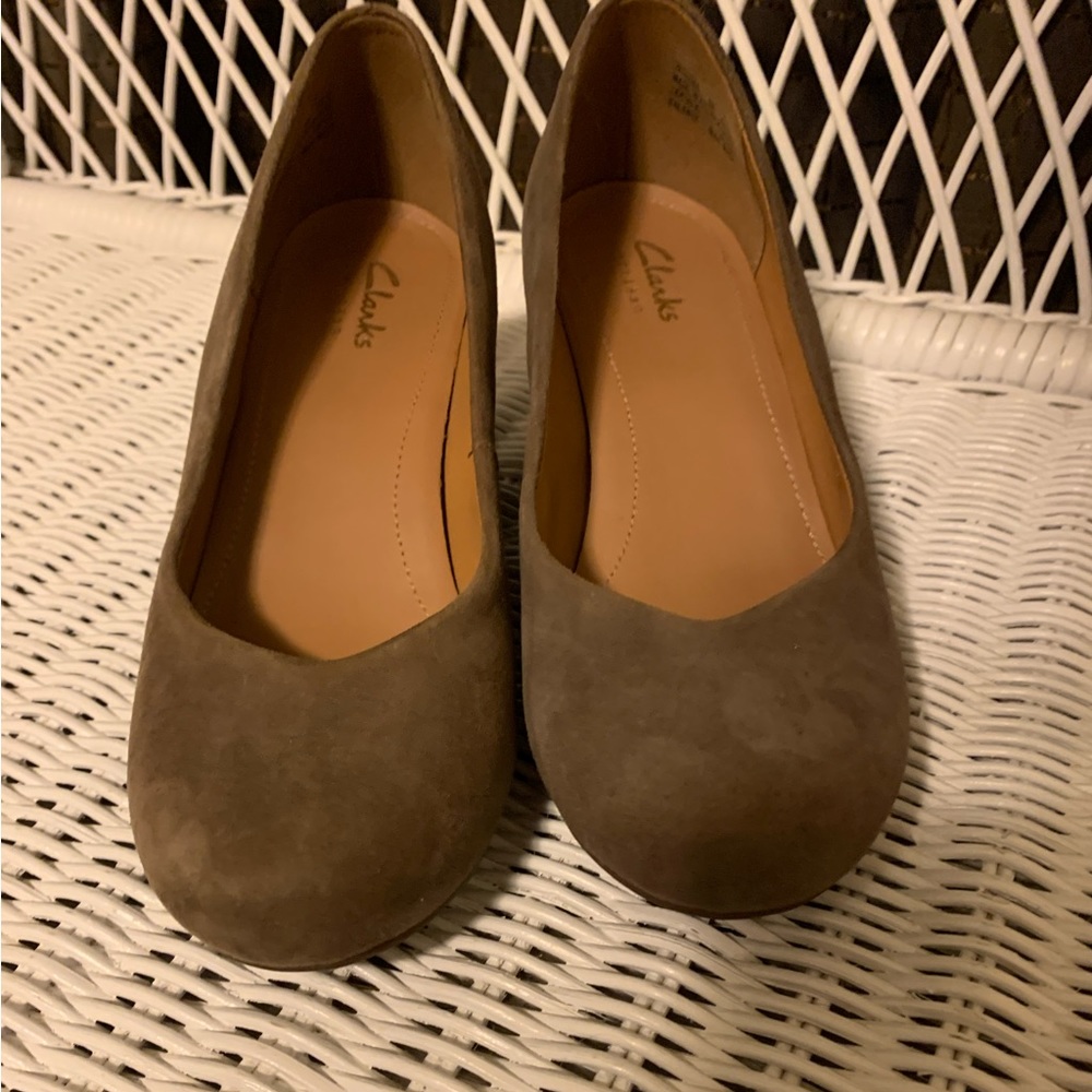 Clark’s Artisan wedge pumps heel brown suede